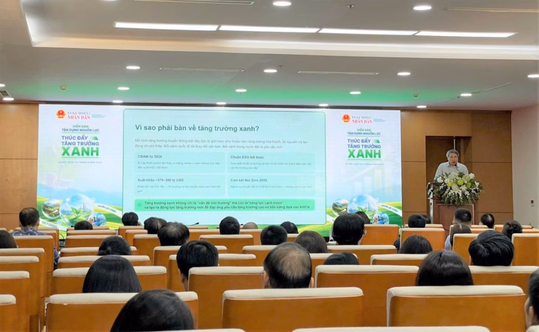 Các chuyên gia thảo luận về giải pháp tháo gỡ điểm nghẽn trong tăng trưởng xanh tại Diễn đàn "Tận dụng nguồn lực thúc đẩy tăng trưởng xanh".