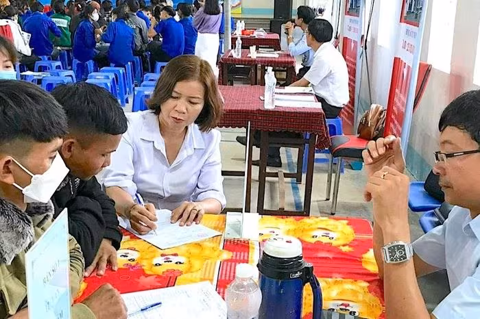 Thị trường lao động quý I/2026: Thu nhập tăng nhưng thất nghiệp vẫn đáng lo