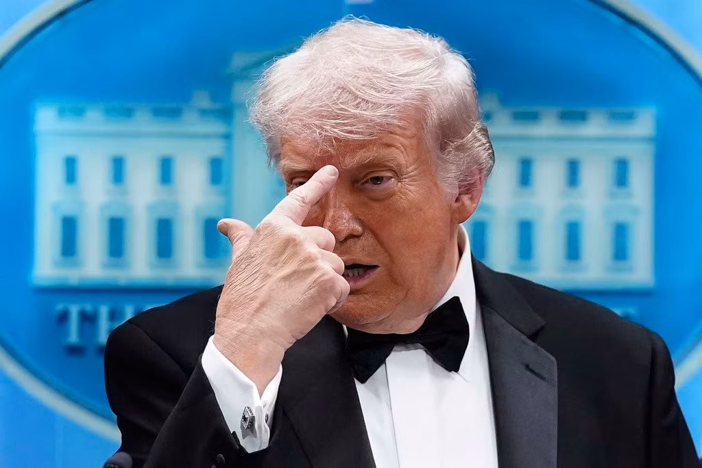 Ông Donald Trump nhấn mạnh sự nguy hiểm của vai trò lãnh đạo sau vụ nổ súng tại tiệc tối của Hiệp hội Phóng viên Nhà Trắng. (Ảnh: AP)