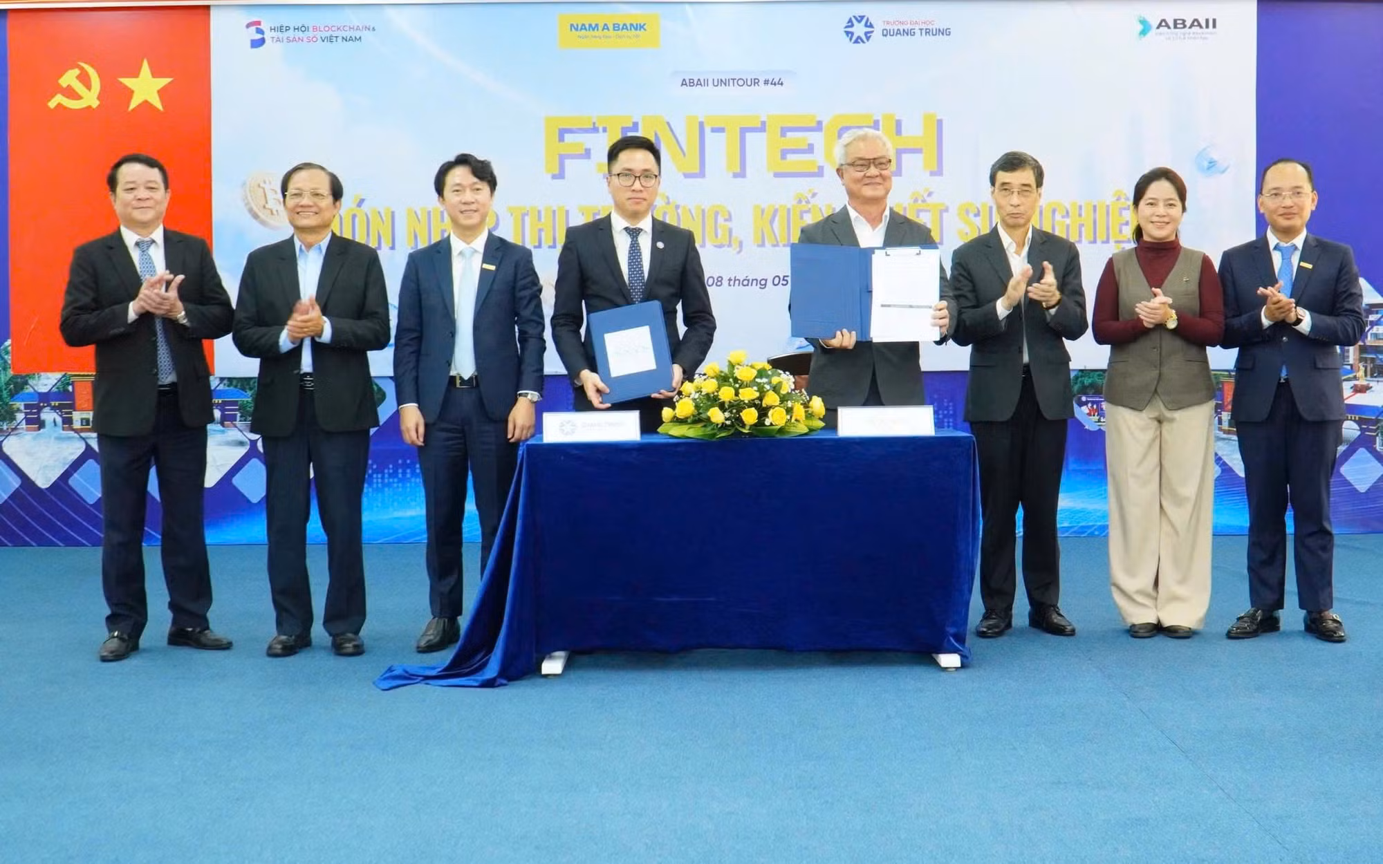 Sự phối hợp giữa nhà trường và doanh nghiệp công nghệ nhằm rút ngắn khoảng cách giữa lý thuyết và thực hành.